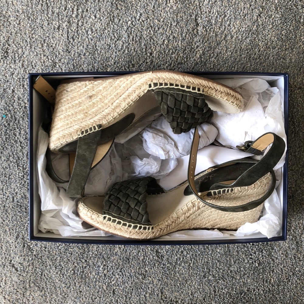 New In Box! Splendid Tasman Wedge Olive Green size 7